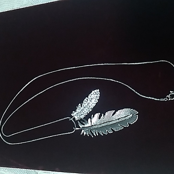 Beautiful Two Feather Necklace - Picture 2 of 10